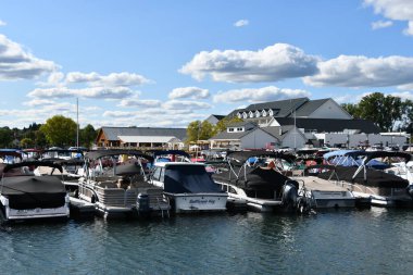 CANDAIGUA, NY - 18 SEP: 18 Eylül 2020 'de Canandaigua Gölü' nün New York 'taki Canandaigua City Pier' den görünüşü. 