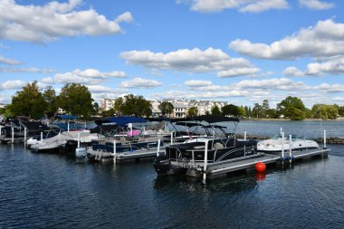 CANDAIGUA, NY - 18 SEP: 18 Eylül 2020 'de Canandaigua Gölü' nün New York 'taki Canandaigua City Pier' den görünüşü. 