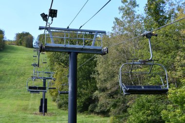 CANDAIGUA, New York, Canandaigua 'daki Bristol Dağı Kayak Tesisi' ndeki Sonbahar Gök Gezisi 'nden görüntüler, 19 Sep 2020' de görüldüğü gibi..