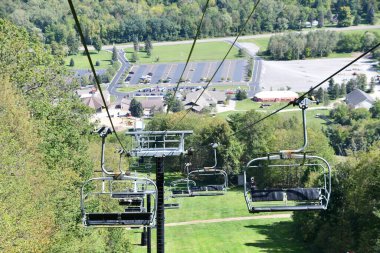 CANDAIGUA, New York, Canandaigua 'daki Bristol Dağı Kayak Tesisi' ndeki Sonbahar Gök Gezisi 'nden görüntüler, 19 Sep 2020' de görüldüğü gibi..