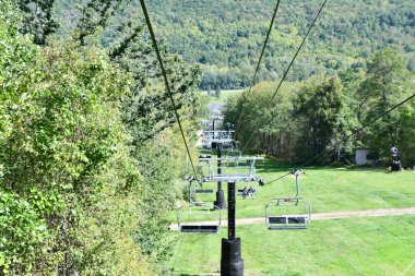 CANDAIGUA, New York, Canandaigua 'daki Bristol Dağı Kayak Tesisi' ndeki Sonbahar Gök Gezisi 'nden görüntüler, 19 Sep 2020' de görüldüğü gibi..