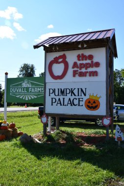 VICTOR, New York - 19 Sep 2020 'de görüldüğü üzere, New York' taki Duvall Çiftliği 'ndeki Elma Çiftliği ve Balkabağı Sarayı.