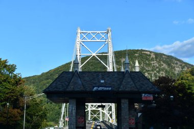 Fort MontGOMERY - 22 Eylül 2019 'da New York' ta Fort Montgomery 'de görülen, aynı zamanda Mor Kalp Gazileri Anıtı Köprüsü olarak da bilinen Bear Mountain Bridge..