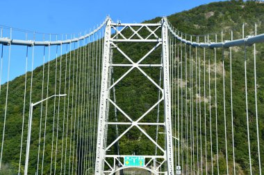 Fort MontGOMERY - 22 Eylül 2019 'da New York' ta Fort Montgomery 'de görülen, aynı zamanda Mor Kalp Gazileri Anıtı Köprüsü olarak da bilinen Bear Mountain Bridge..