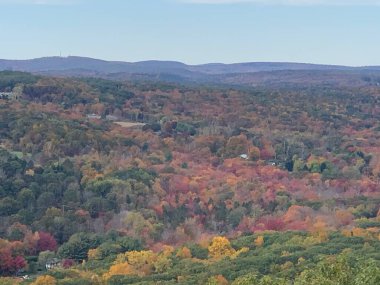 Washington, Connecticut 'taki Mount Tom State Park' ın tepesinden görüntü