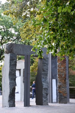 NEW YORK, New York - 25 Aralık 2022 'de Sam Moyer tarafından Manhattan, New York' taki Central Park 'ta görülen Doris için Kapılar.