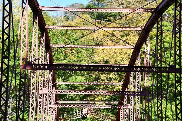 Мост Lovers Leap State Park Нью Милфорде Коннектикут — стоковое фото