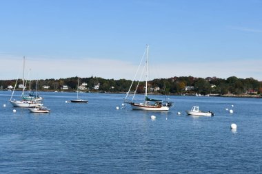 NEW CASTLE, NH - 3 Ekim 2020 'de New Hampshire' daki Fort Constitution Ulusal Tarihi Sitesi 'nden Marina Manzarası.