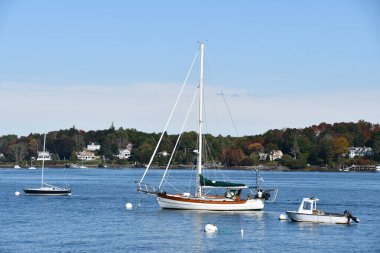 NEW CASTLE, NH - 3 Ekim 2020 'de New Hampshire' daki Fort Constitution Ulusal Tarihi Sitesi 'nden Marina Manzarası.