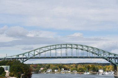 Portsmouth, New Hampshire 'daki Piscataqua Nehri Köprüsü, 3 Ekim 2020' de görüldüğü gibi..