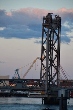 Portsmouth, New Hampshire 'da 3 Ekim 2020' de görülen I. Dünya Savaşı Anma Köprüsü.