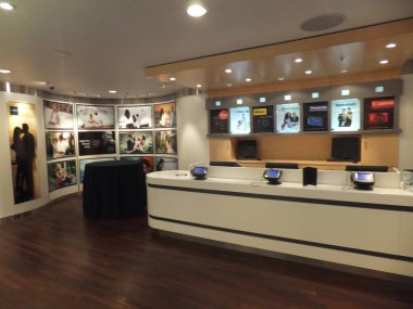 Fort Lauderdale, Florida 'da 18 Kasım 2012' de görüldüğü üzere Royal Karayipler 'deki Allure of the Seas yolcu gemisi.