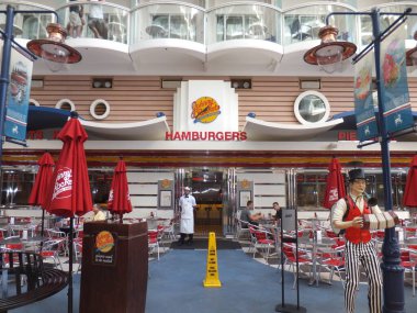 Fort Lauderdale, Florida 'da 18 Kasım 2012' de görüldüğü üzere Royal Karayipler 'deki Allure of the Seas yolcu gemisi.