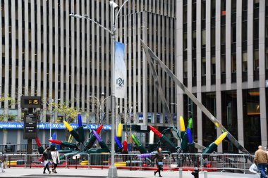 NEW YORK, New York - 25 Aralık 2022 'de New York' ta Amerika Bulvarı 'nda Noel Işıkları Dekorasyonu.