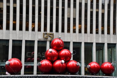 NEW YORK, New York - 25 Aralık 2022 'de New York' ta Amerika Bulvarı 'nda görülen Noel Süslemeleri.