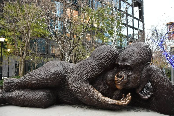 Nueva York King Nyani Sculpture Bella Abzug Park Hudson Yards —  Fotos de Stock