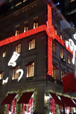 NEW YORK, NY - 13 DEC: Cartier amiral gemisi mağazası Manhattan, New York 'ta Beşinci Cadde' de, 13 Aralık 2020 'de görüldüğü gibi.