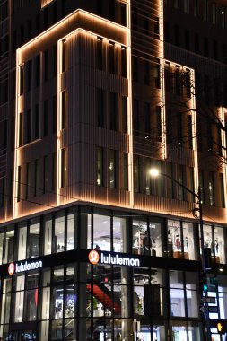 New York City 'deki Beşinci Cadde' deki Lululemon mağazası, 25 Aralık 2022 'de görüldüğü gibi..