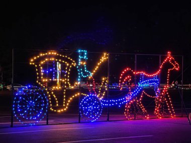 WALLINGFORD, CT - 27 Aralık 2020 'de Wallingford, Connecticut' taki Toyota Oakdale Tiyatrosu 'nda Işıkların Sihri gösterimi.