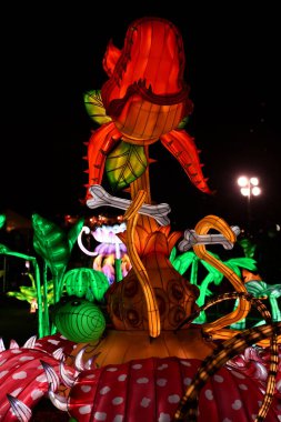 RANDALLS ADASI PARK, NY - 2 Ocak 2021 'de New York' taki Randalls Island Park 'ta görülen LuminoCity Festivali. Dinamik bir bayram ışık festivali ve büyüleyici bir sanat deneyimi..