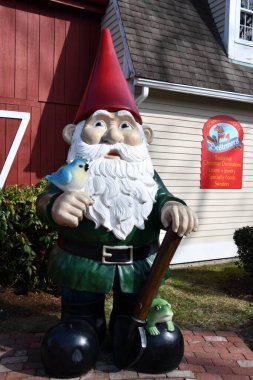 MYSTIC, CT - 27 MAR: 27 Mar 2021 'de görüldüğü gibi Mystic, Connecticut' taki Eski Mistick Köyü. Köy eşsiz bir özel alışveriş ve restoran koleksiyonuna ev sahipliği yapıyor..