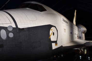 NEW YORK, NY - 24 Nisan 2021 'de New York City' deki Intrepid Denizi, Hava ve Uzay Müzesi 'nde Uzay Mekiği Atılganı.