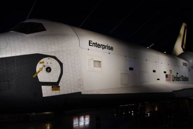 NEW YORK, NY - 24 Nisan 2021 'de New York City' deki Intrepid Denizi, Hava ve Uzay Müzesi 'nde Uzay Mekiği Atılganı.