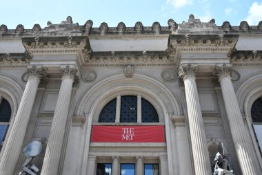 MANHATTAN, NEW YORK - 9 Mayıs: Metropolitan Museum of Art - The Met - Manhattan, New York City, 9 Mayıs 2021 'de görüldüğü gibi. 