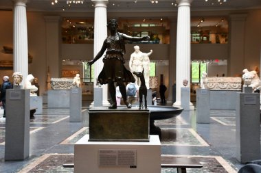 MANHATTAN, NEW YORK - 9 Mayıs: Metropolitan Museum of Art - The Met - Manhattan, New York City, 9 Mayıs 2021 'de görüldüğü gibi. 