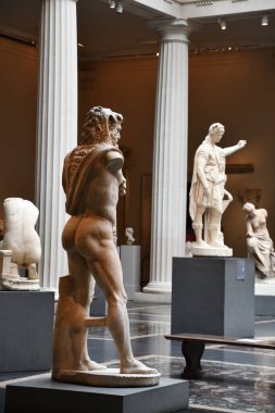 MANHATTAN, NEW YORK - 9 Mayıs: Metropolitan Museum of Art - The Met - Manhattan, New York City, 9 Mayıs 2021 'de görüldüğü gibi. 