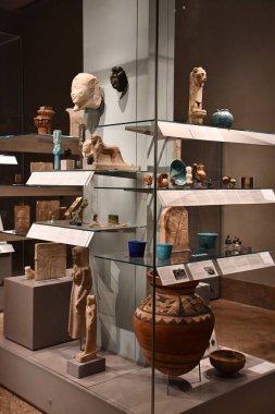 MANHATTAN, NEW YORK - 9 Mayıs: Metropolitan Museum of Art - The Met - Manhattan, New York City, 9 Mayıs 2021 'de görüldüğü gibi. 