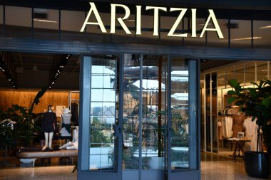 NEW YORK, New York - 20 Haziran 2021: The Shops and Restaurants at Hudson Yards, New York City, 20 Haziran 2021.