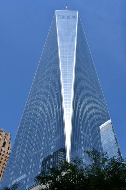 NEW YORK, New York - 5 Haziran 2021 'de Manhattan, New York' ta bir Dünya Ticaret Merkezi. One World Trade Center, Batı Yarımküre 'deki en yüksek ve dünyanın en uzun üçüncü binasıdır..