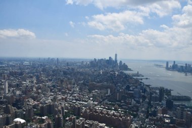 NEW YORK, NY - 20 Haziran 2021 'de Hudson Yards' daki The Edge Observation Deck 'ten New York City' nin Hava Görüntüsü.
