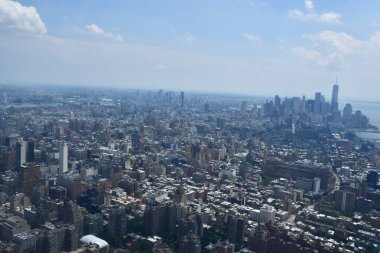 NEW YORK, NY - 20 Haziran 2021 'de Hudson Yards' daki The Edge Observation Deck 'ten New York City' nin Hava Görüntüsü.
