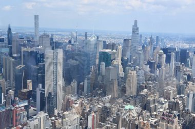 NEW YORK, NY - 20 Haziran 2021 'de Hudson Yards' daki The Edge Observation Deck 'ten New York City' nin Hava Görüntüsü.