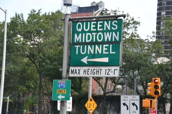 Nueva York Jun Señal Dirección Del Túnel Queens Midtown Ciudad —  Fotos de Stock