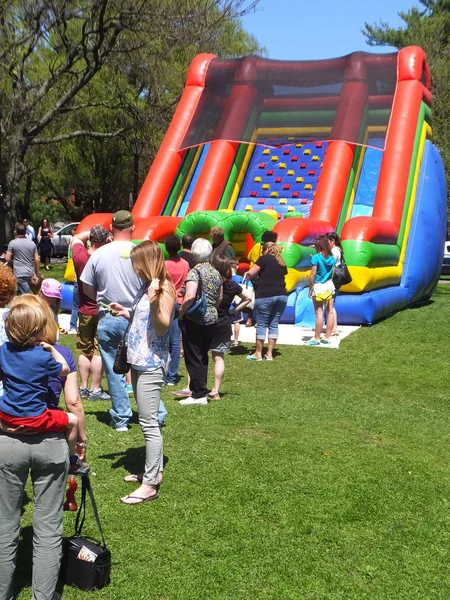 Spielplatz beim Tulpenfest 2014 im Washington Park in Albany, New York — Stockfoto
