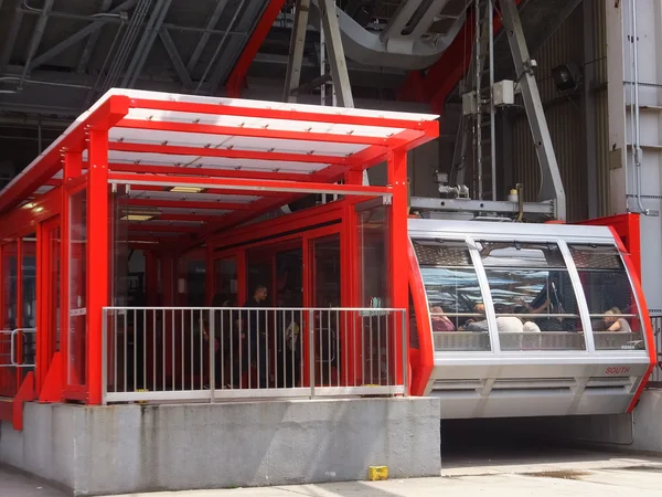 Roosevelt island tram kabelbaan in new york — Stockfoto