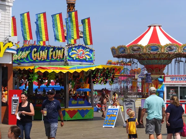 New Jersey'deki Jersey sahilinde denize yükseklikte Casino Pier