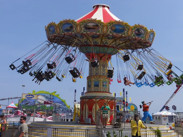 New Jersey'deki Jersey sahilinde denize yükseklikte Casino Pier — Stok fotoğraf