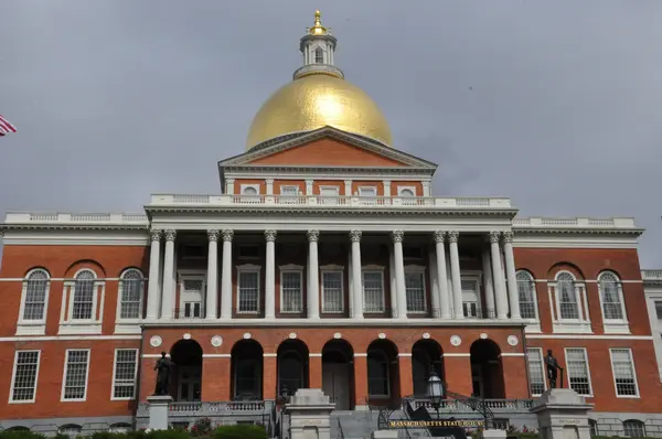 Massachusetts eyalet evi