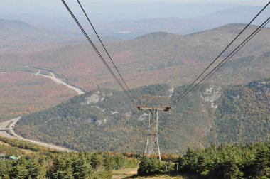 yeşillik görünüm new Hampshire, ABD dağ topu düşer