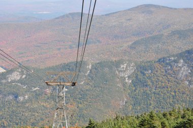 yeşillik görünüm new Hampshire, ABD dağ topu düşer