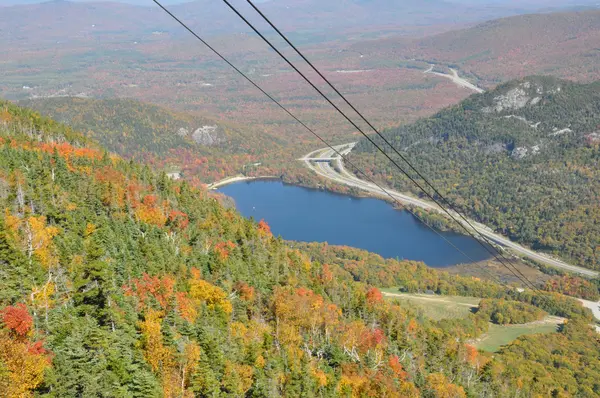 Vista del follaje de otoño desde Cannon Mountain en New Hampshire, EE.UU. — Foto de Stock