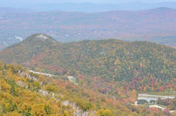 ニューハンプシャー州、アメリカ合衆国の大砲山から秋の紅葉ビュー — ストック写真