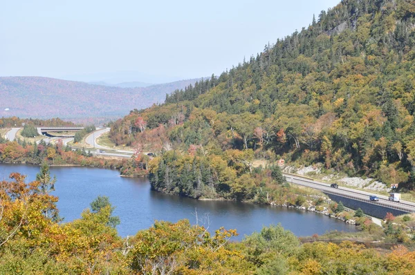 Padá listí pohled z kanónu hora v new hampshire, usa — Stock fotografie