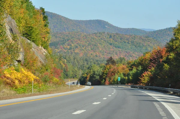 Follaje de otoño en el Bosque Nacional White Mountain en New Hampshire — Foto de Stock