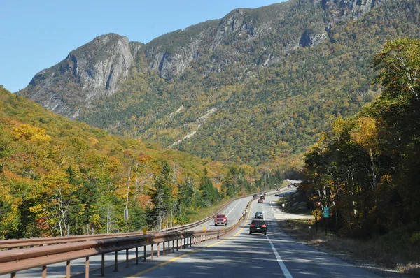 Follaje de otoño en el Bosque Nacional White Mountain en New Hampshire — Foto de Stock