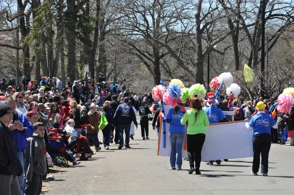 Parad på 37: e årliga påsklilja festival i meriden, connecticut — Stockfoto